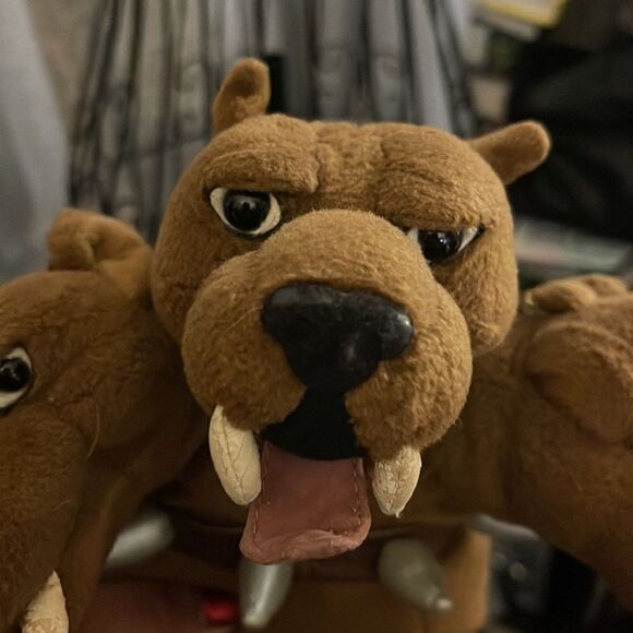 Harry Potter collectible Fluffy 3 headed Cerberus plush figure - Picture 10 of 12